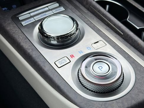 Used 2024 Genesis G80 image 21