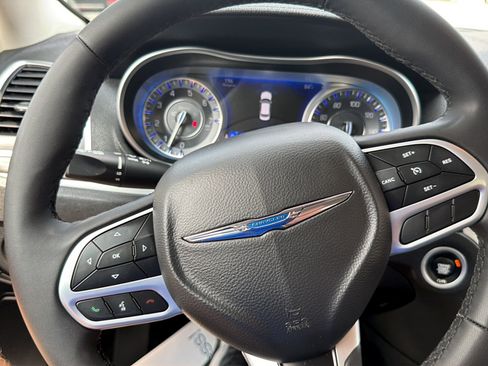 Used 2022 Chrysler 300 Touring L w/ Popular Equipment Group AWD/4WD image 17