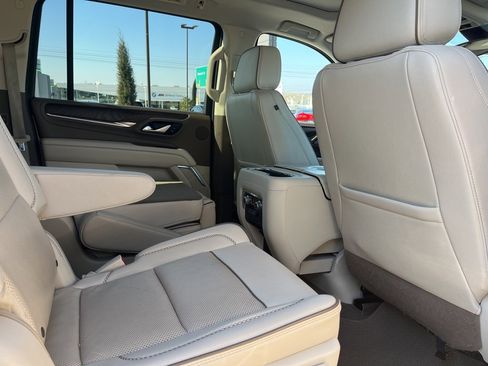 Used 2022 GMC Yukon XL Denali image 14