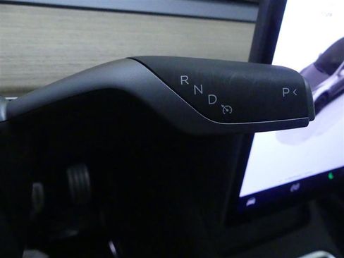 Used 2024 Tesla Model Y Performance image 18