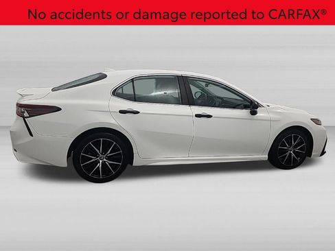 Used 2022 Toyota Camry SE FWD image 3
