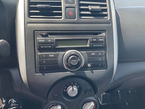 Used 2014 Nissan Versa SV FWD image 14