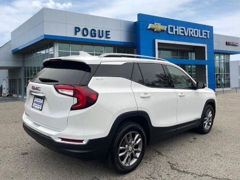 Used 2024 GMC Terrain SLT image 2