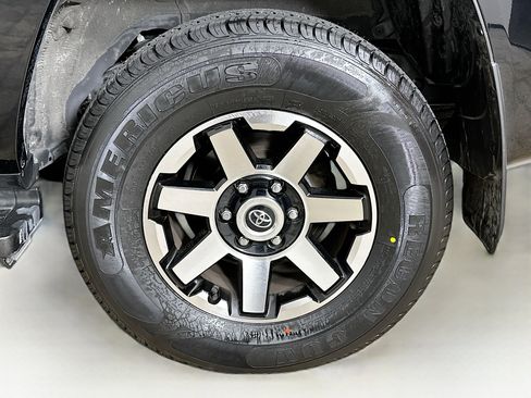 Used 2024 Toyota 4Runner TRD Off-Road Premium image 11