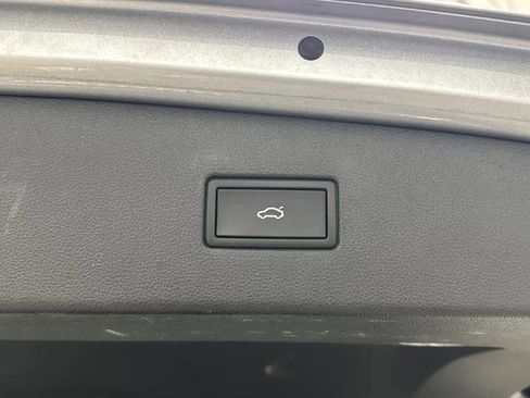 Used 2022 Volkswagen Tiguan SE image 14