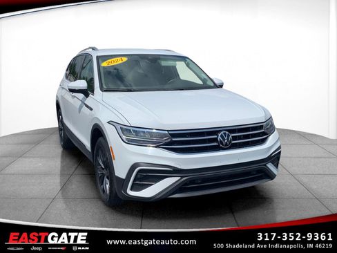 Used 2024 Volkswagen Tiguan SE image 1
