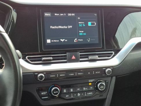 Used 2020 Kia Niro EX image 14
