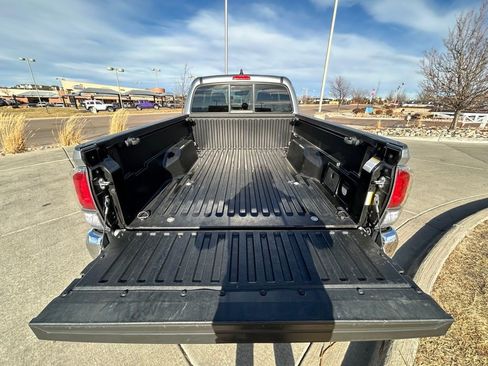 Used 2022 Toyota Tacoma TRD Off-Road image 28