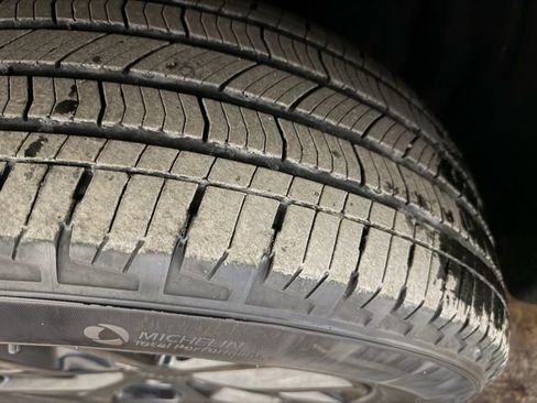 Used 2024 Jeep Grand Cherokee L Laredo image 11