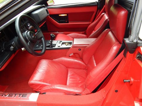 Used 1988 Chevrolet Corvette Convertible RWD image 69