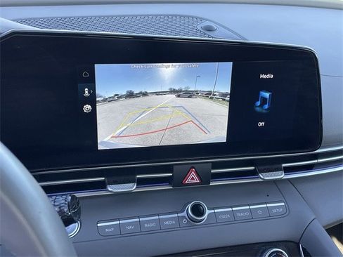 Used 2025 Hyundai Elantra SEL image 17