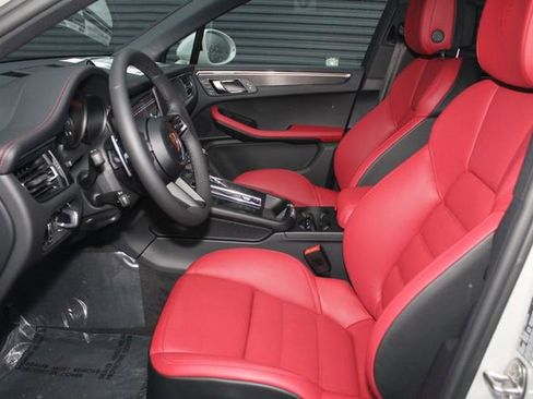 New 2026 Porsche Macan GTS image 5