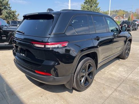 Certified 2025 Jeep Grand Cherokee Altitude AWD/4WD image 6