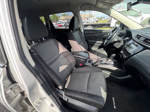 Used 2020 Nissan Rogue SV image 10
