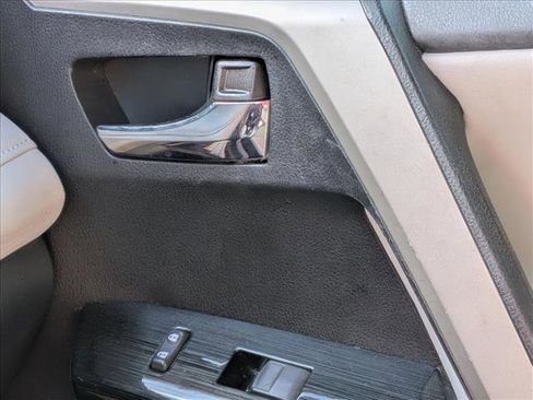 Used 2016 Toyota RAV4 Limited FWD image 10
