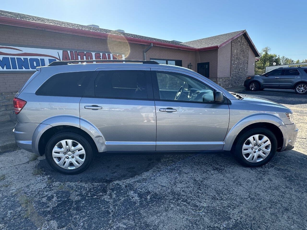 Used 2019 Dodge Journey SE FWD image 9