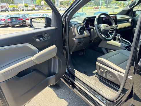 Certified 2024 Chevrolet Colorado ZR2 w/ ZR2 Convenience Package III AWD/4WD image 8