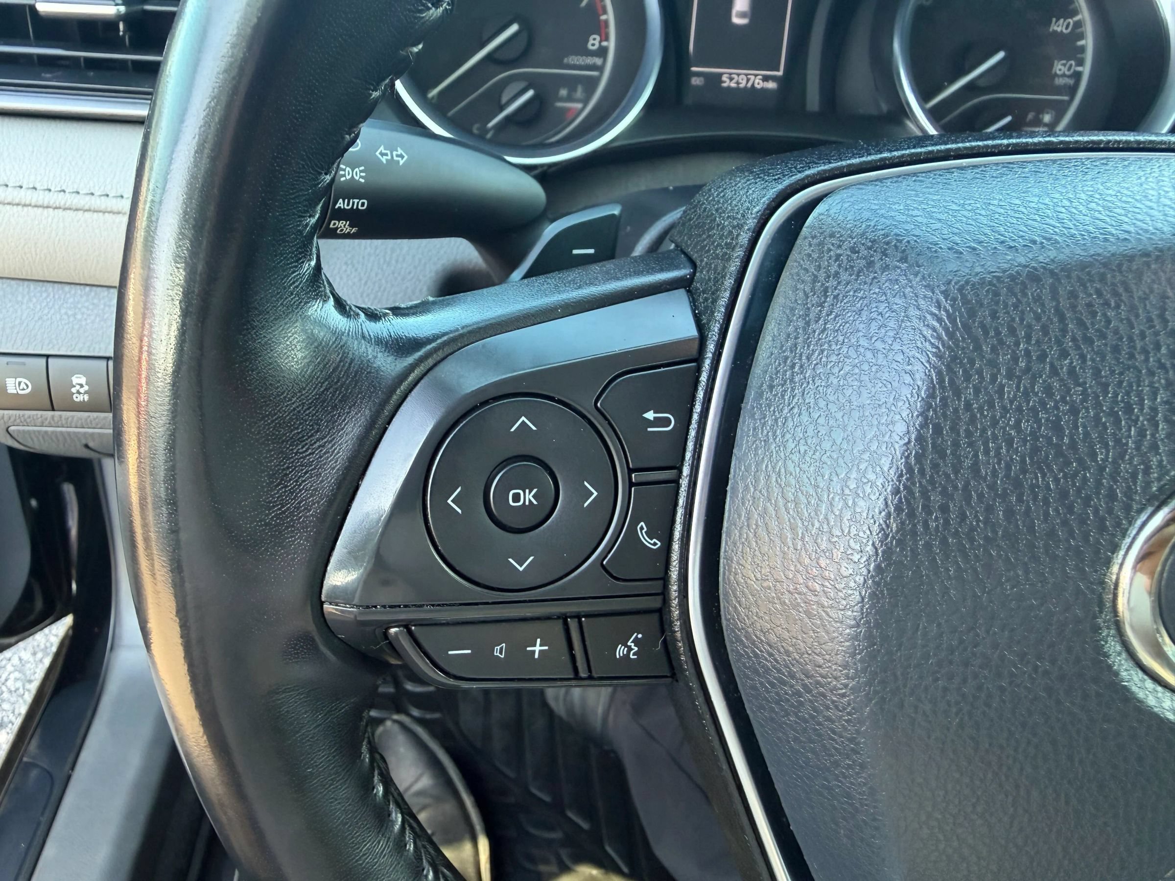 Used 2020 Toyota Camry SE w/ Convenience Package FWD image 19