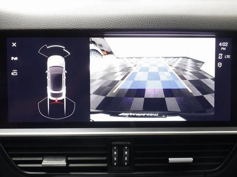 Used 2022 Porsche Cayenne Platinum Edition image 12