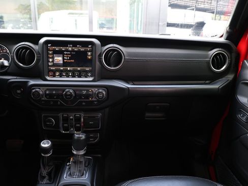 Used 2020 Jeep Gladiator Overland image 21