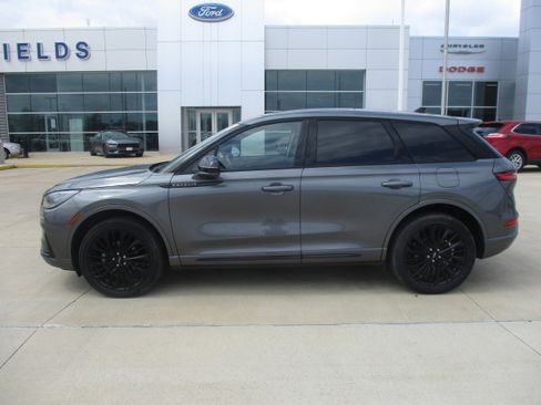 Used 2023 Lincoln Corsair AWD w/ Equipment Group 101A image 2