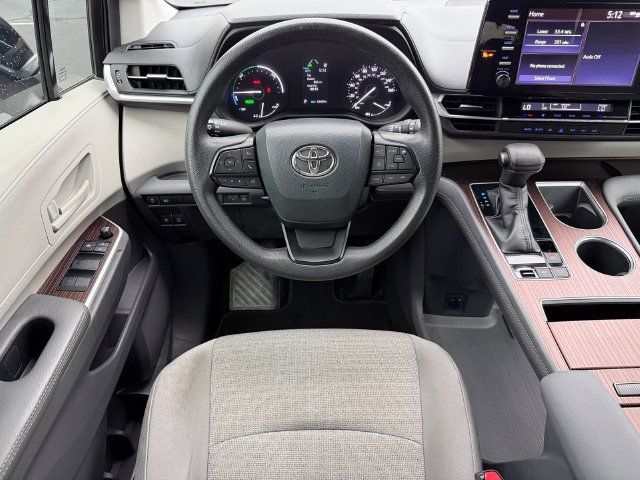Certified 2022 Toyota Sienna LE FWD image 26