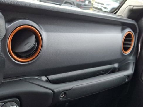 Certified 2021 Jeep Gladiator Mojave image 31