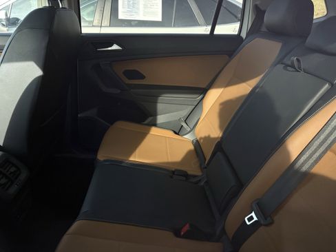 Used 2019 Volkswagen Tiguan SE FWD image 8