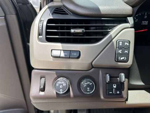 Used 2019 GMC Yukon Denali w/ Denali Ultimate Package AWD/4WD image 18
