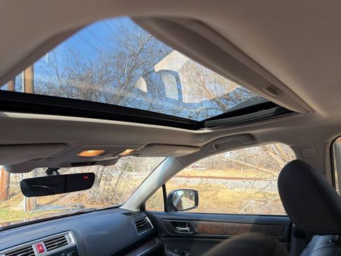 Used 2017 Subaru Outback 2.5i Limited image 11