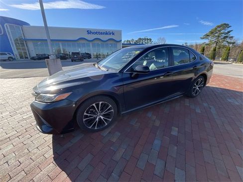 Used 2019 Toyota Camry SE image 8