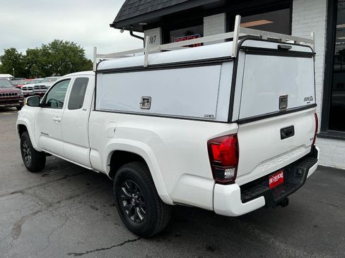 Used 2021 Toyota Tacoma SR5 w/ Technology Package RWD image 5