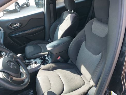 Used 2016 Jeep Cherokee Sport image 15