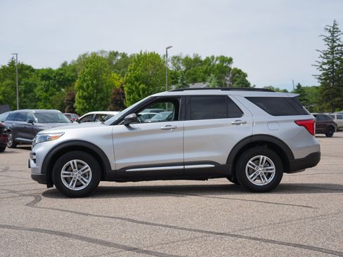 Used 2023 Ford Explorer XLT w/ Equipment Group 202A AWD/4WD image 7