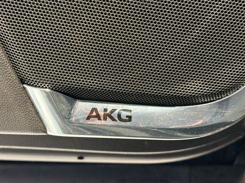 Used 2025 Cadillac Escalade ESV Premium Luxury image 19