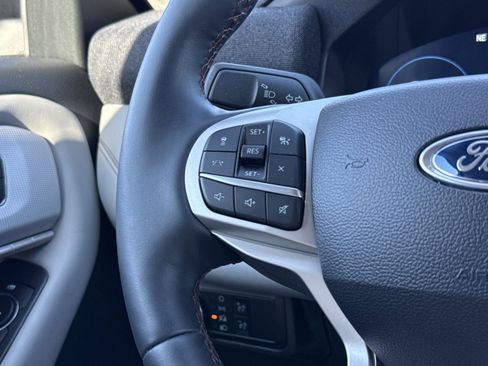 Used 2025 Ford Explorer Active w/ Active Comfort Package image 14