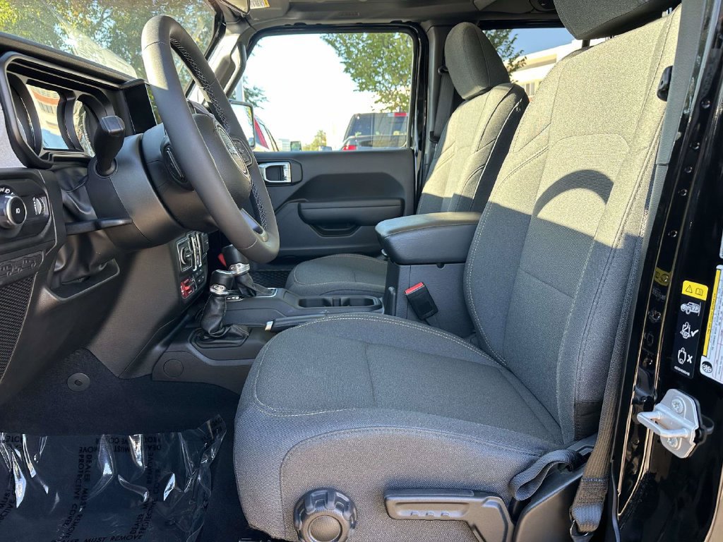 Used 2025 Jeep Wrangler Unlimited Sport AWD/4WD image 14