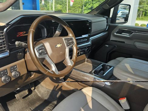 Used 2024 Chevrolet Silverado 2500 LTZ w/ LTZ Convenience Package AWD/4WD image 10