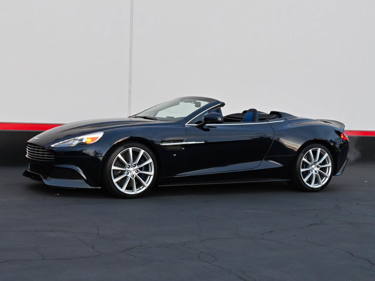 Used 2016 Aston Martin Vanquish Volante RWD image 6