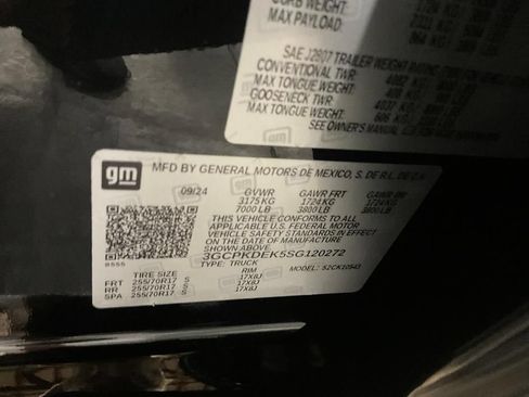 Used 2025 Chevrolet Silverado 1500 LT AWD/4WD image 30