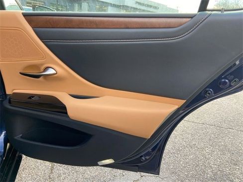 Certified 2023 Lexus ES 350 w/ Premium Package image 29