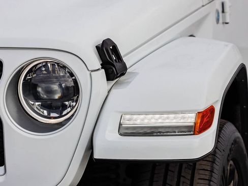 Used 2023 Jeep Wrangler Unlimited Sahara AWD/4WD image 5
