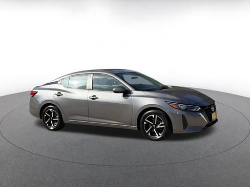 Used 2025 Nissan Sentra SV FWD image 2