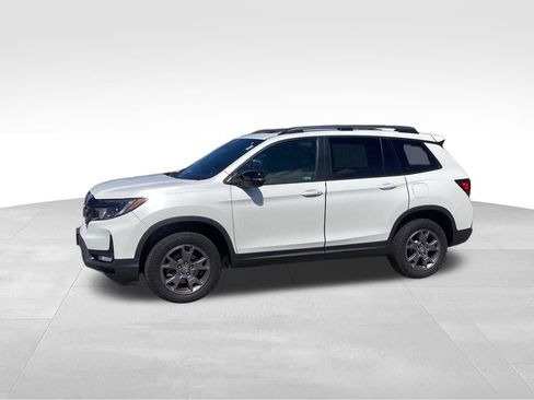 Used 2024 Honda Passport TrailSport image 3