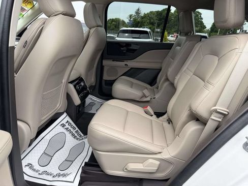 Certified 2023 Lincoln Aviator AWD w/ Premium Package image 15