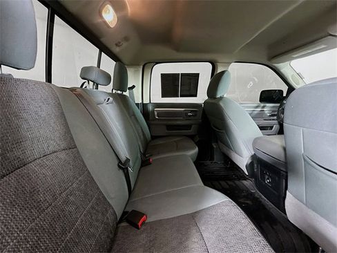 Used 2018 RAM 1500 SLT image 28