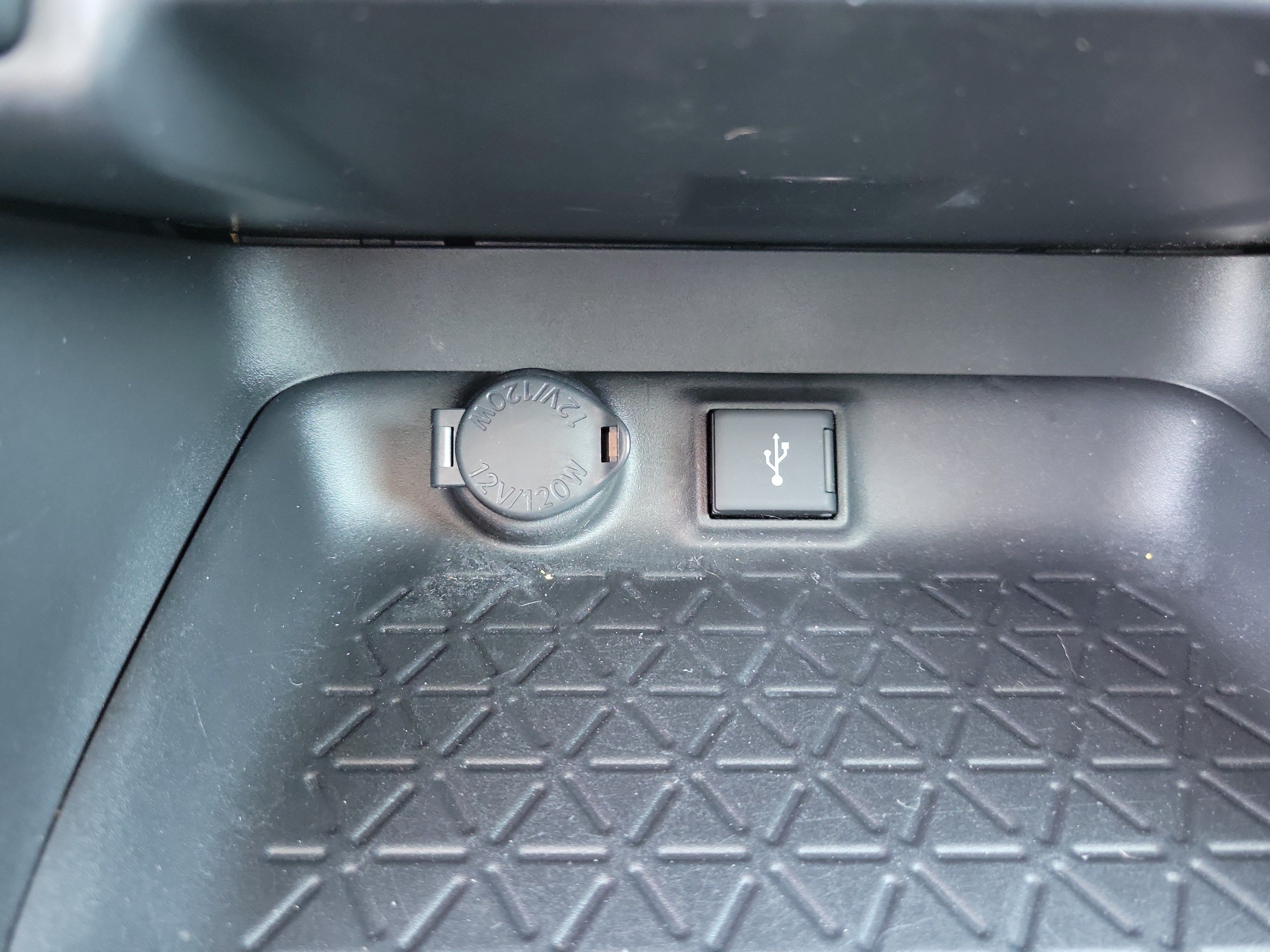 Used 2022 Toyota RAV4 XLE AWD/4WD image 18