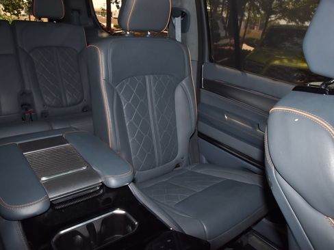 Used 2023 Jeep Grand Wagoneer Series III AWD/4WD image 18