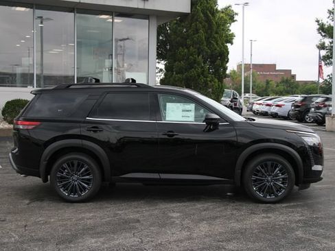 Certified 2026 Nissan Pathfinder SL w/ SL Premium Package AWD/4WD image 10