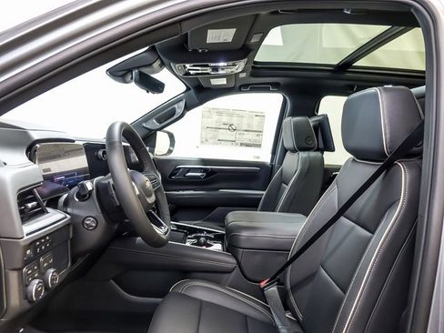 New 2026 Chevrolet Suburban Premier image 9